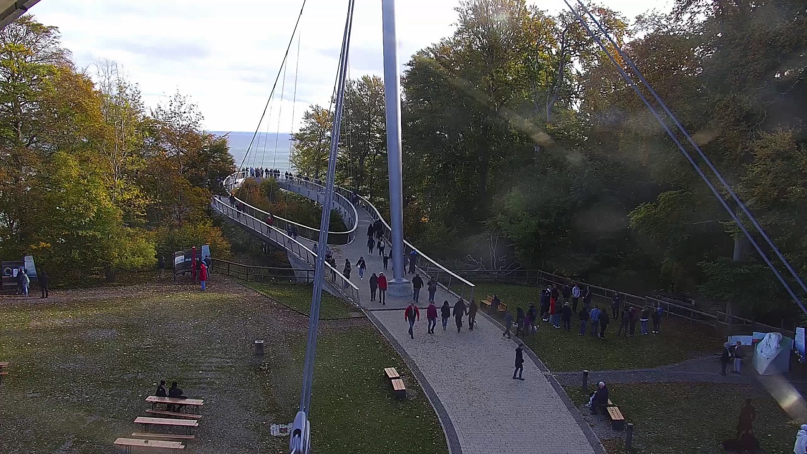 Live-Bild Webcam Sassnitz — Königsstuhl (Skywalk): Blick auf den Skywalk Königsweg am Nationalpark-Zentrum Königsstuhl bei Sassnitz.